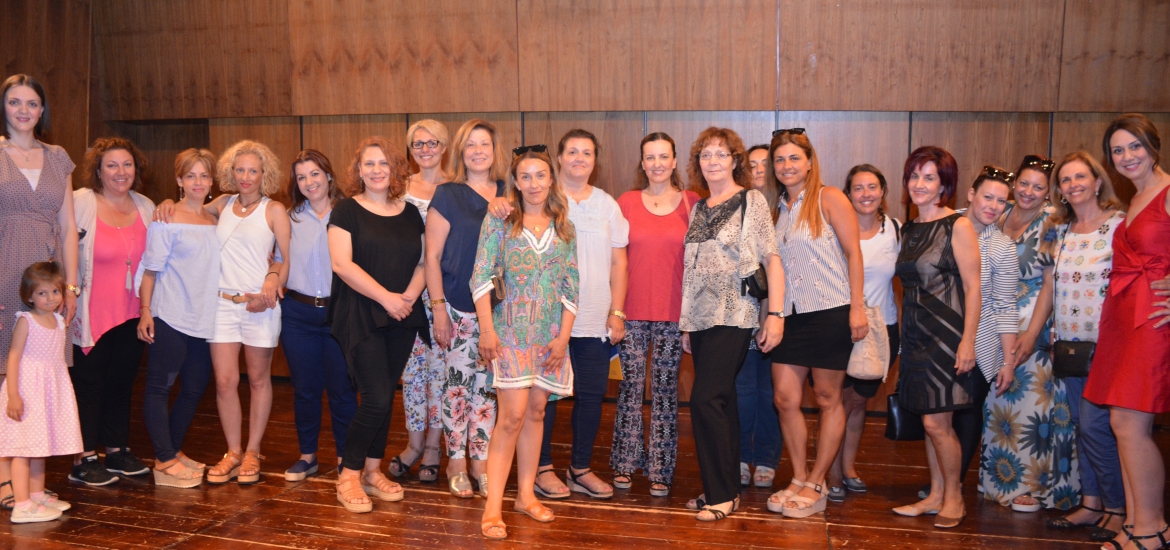 Students' re-union photo